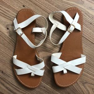 Strappy White Sandals w White Belt Buckle 🌾